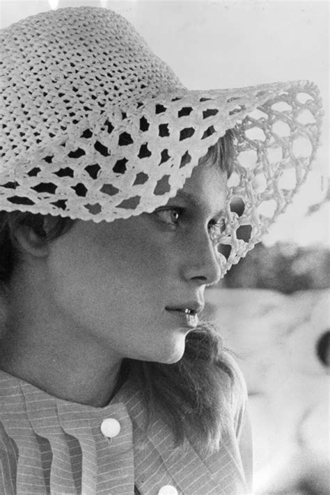 In Beeld Mia Farrows Meest Iconische Modemomenten