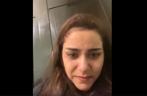 زوجة مصرية تثير جدلاً واسعاً خلال بث مباشر فيديو