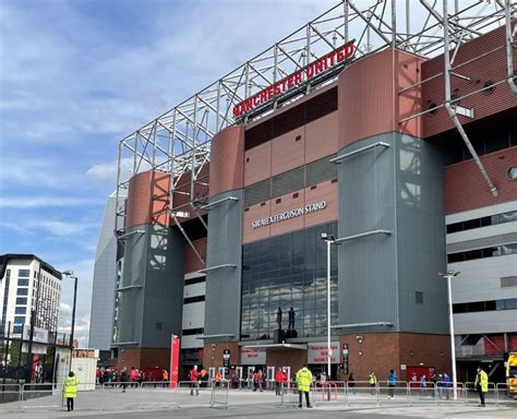 Simon Peach On Twitter Mufc Fans File Into Old Trafford For The First Time Since March 2020