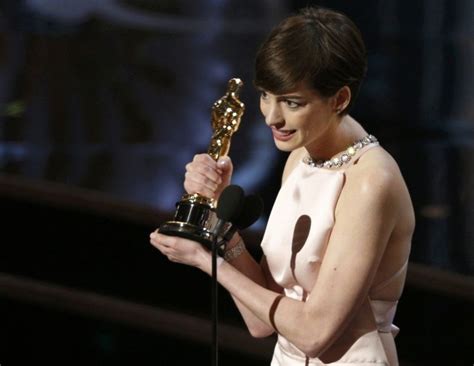 Anne Hathaway Ganha Oscar De Melhor Atriz Coadjuvante Por Os Miseráveis