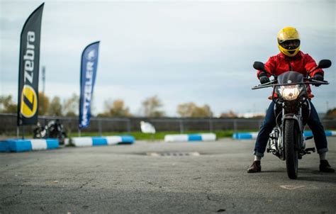 Formation 7 Heures Obligatoire Moto 125 Au Circuit Carole Zebra