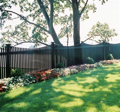 Scalloped Connecticut Picket Fence Traditional Garden Bridgeport