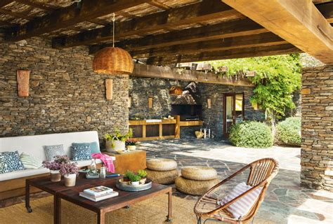 Shabby chic es una forma de diseño de interiores donde los muebles son elegidos por su apariencia de edad y signos de. 8 Ideas Para Suelos De Piedra (con imágenes) | Porches rústicos, Piso para patio, Porches de casas