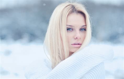 Wallpaper Cold Winter Eyes Look Girl Snow Eyelashes Blonde Lips Sleeves Images For