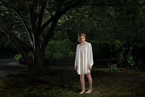 A bullied young boy befriends a young female vampire who lives in secrecy with her guardian. Chloe Moretz on Her Role in 'Let Me In' - Fall Preview ...