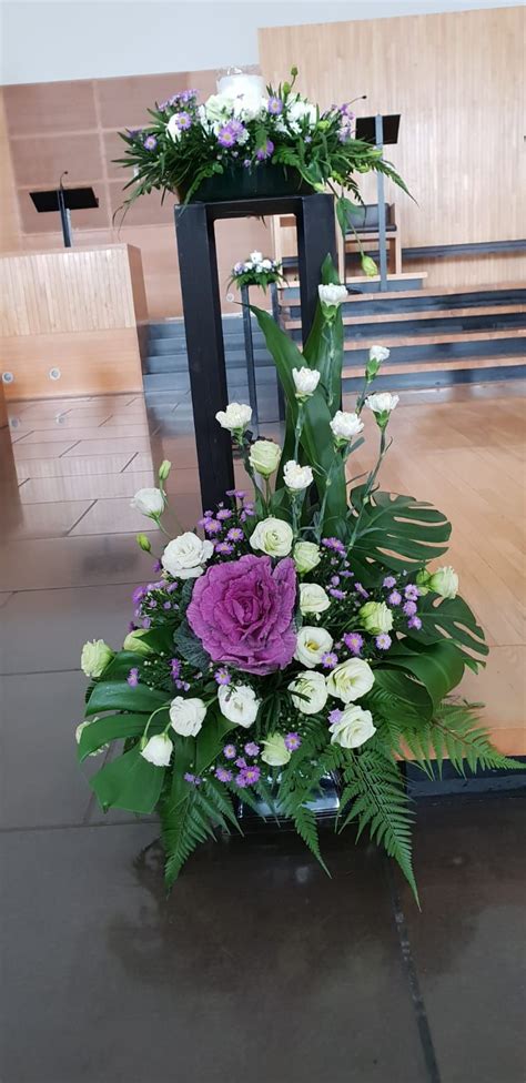 The advantage to using silk flowers in your sanctuary is there is no watering, you only have to enjoy. Pin by Sylvia Koh on FAM | Church flower arrangements ...