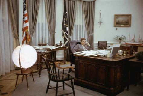 Oval Office Decor Changes In The Last 50 Years Pictures Of The Oval