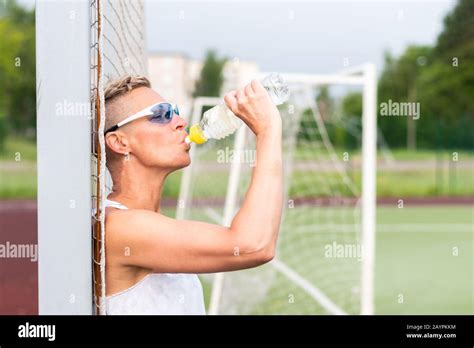 A Sports Woman Drinks Water And Poured Water On Her Stock Photo Alamy