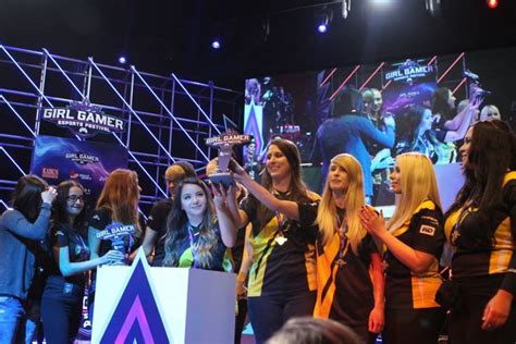Reportagem Girl Gamer Esports Festival 2018 Jogadora Reportagem