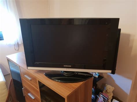 Lcd Tv Samsung 72 Ekranprodajem Za 400 Kn