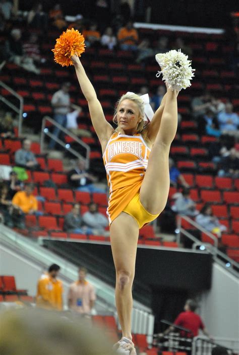 High Kicking Volunteer The Tennessee Volunteer Cheerleader Flickr