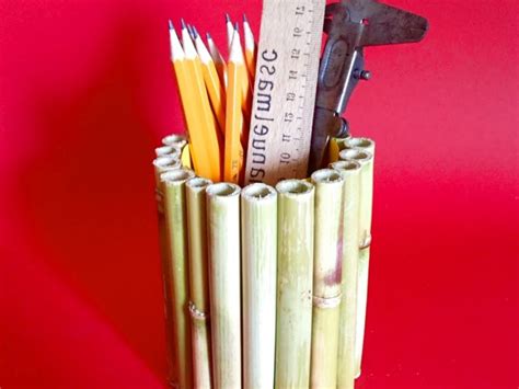 Usia bambu dibudidayakan adalah 13 bulan, dengan pertimbangan bahwa tanaman bambu memiliki kehidupan produksi dan memiliki. Tutorial Mudah Cara Membuat Kotak Pensil dari Bambu - Lem Kayu Crossbond™