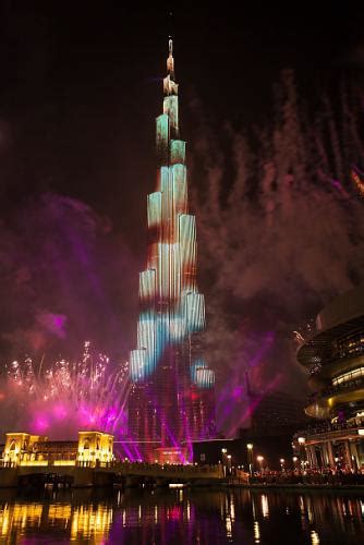 Dubai Burj Khalifas World Record Led Projection To Continue Until Jan