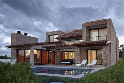Sleek and inventive, these contemporary residences redefine home. New home designs latest.: Modern dream house exterior ...