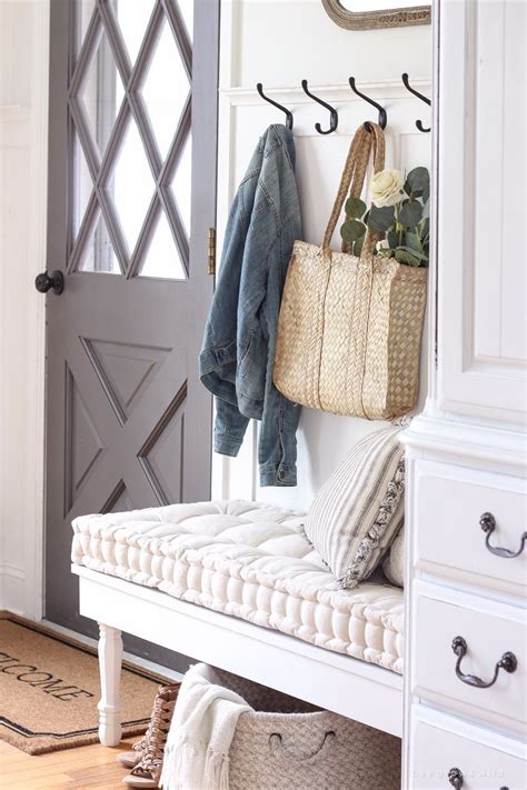A Beautifully Bright Entryway With A Cozy Cottage Feel Cottage Entryway