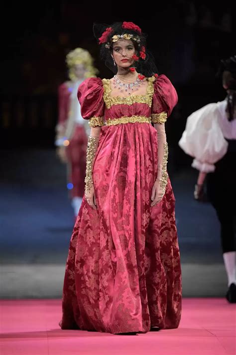 Dolce And Gabbana Fall 2020 Ready To Wear Fashion Show Fashion Couture