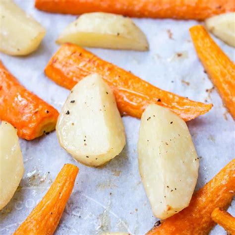 In addition, they can also eat carrots, cabbage, sprouts, zucchini, and broccoli. Oven Roasted Potatoes And Carrots | Roasted potatoes ...