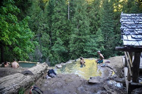Umpqua Hot Springs How To Get There And What To Expect Go Wander Wild