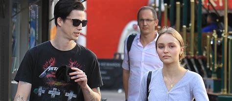 Photo Lily Rose Depp Célibataire Le Message étrange De Son Petit Ami