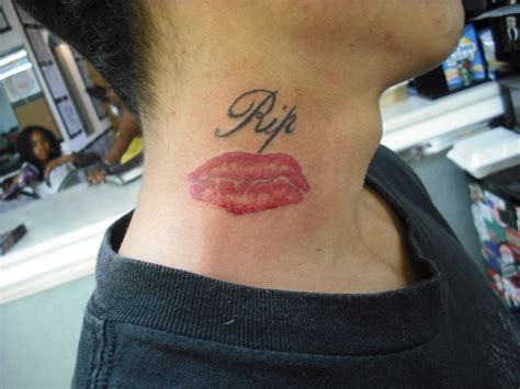 Tattoos Lips Neck Lipstutorial Org