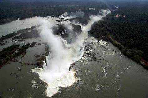 panoramic helicopter flight in iguazu falls national park gray line