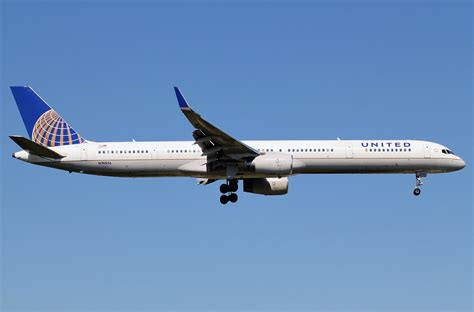 Boeing 757 300 United Airlines Photos And Description Of The Plane