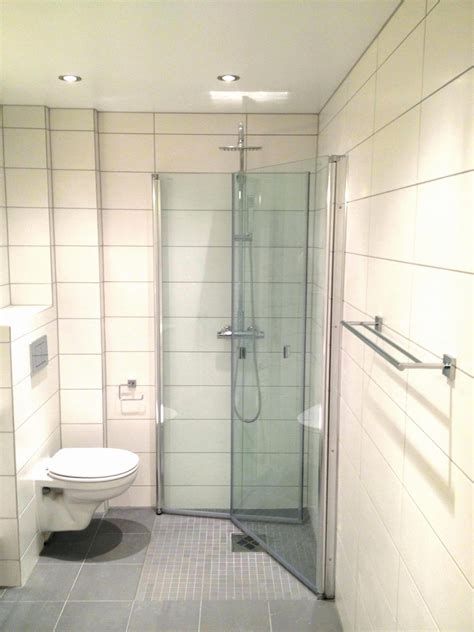 Ein neues waschbecken kann zwischen 60 eur und 500 eur kosten, eine neue duschkabine kostet zwischen rund 80 eur und. Wie Ebenerdige Dusche Einbauen Kosten Ihren Gewinn ...