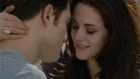 Edward Bella Kissing Isabella Marie Cullen Photo Fanpop