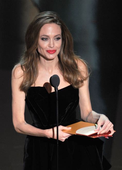 Angelina Jolie Will Receive An Honorary Oscar Stylecaster