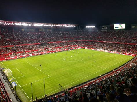 Tours currently run friday afternoons (4:30pm, 5:30pm, and 6:30pm) and saturday mornings (10:30am, 11:30am, and 12:30pm). Een voetbalreis naar Sevilla FC boeken, hoe pak je dat aan ...