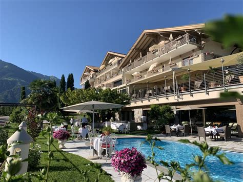 Außenansicht Hotel Lagrein Scena Schenna • Holidaycheck Südtirol Italien