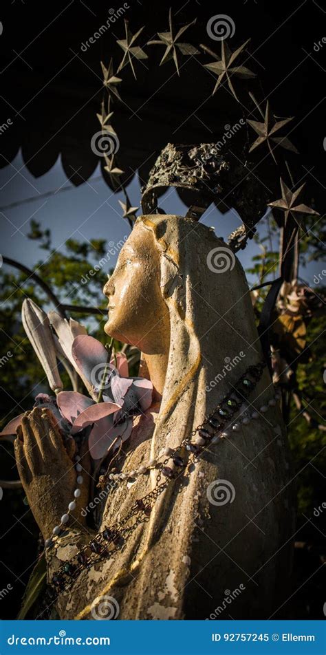 estatua de maria de virgen imagen de archivo imagen de virgen 92757245