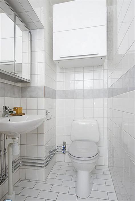 Washroom tiles are very shiny, using smart color combination to make it more attractive, using comfortable fixtures and furniture items are also very stylish. 22 white bathroom tiles with border ideas and pictures