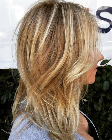 The brown underneath is dark and matte while the highlights simply look like molten gold: 40 Blonde Hair Color Ideas with Balayage Highlights