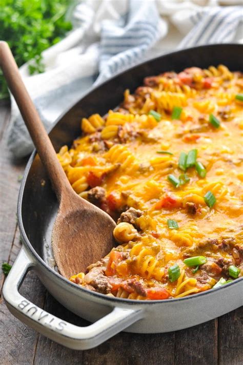 This mix of ground beef, onion, egg noodles and cheddar cheese is perfect for brunch, lunch or dinner. Cheeseburger Casserole | RecipeLion.com