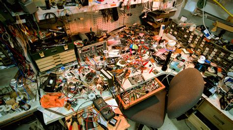 Why A Messy Workspace Undermines Your Persistence