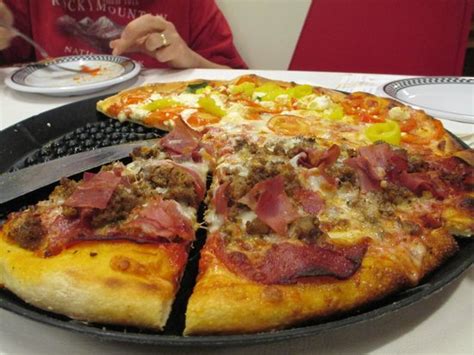 Pizza Picture Of Big Daddys Pizzeria Pigeon Forge Tripadvisor