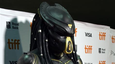 Discovernet The Actor Who Plays The Predator Is Gorgeous In Real Life