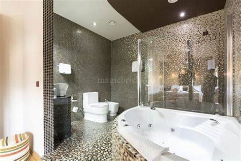 20 Bathroom Jacuzzi Designs For A Lavish Living Space
