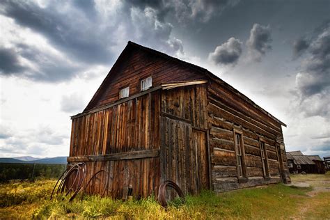 Good facilities and nearby plenty of commercial spots. Old South Park City Barn Photograph by Susan Bandy