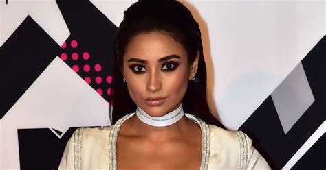 Pretty Little Liars Star Shay Mitchell Announces Pregnancy After Miscarriage Mirror Online