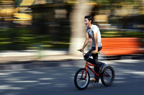 무료 이미지 자연 여름 운동 자전거 타는 사람 차량 극단 속도 스포츠 장비 산악 자전거 장난 도심 공원