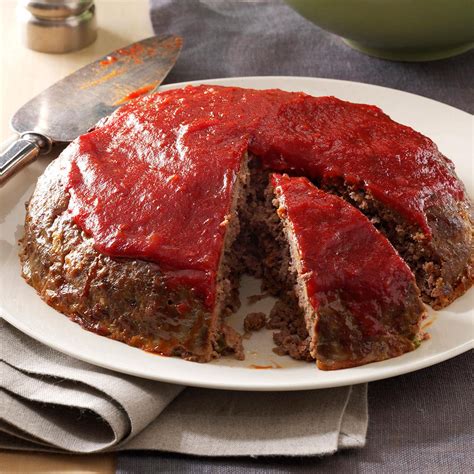 Pour bbq sauce over meatloaf, return to oven and bake for further 45 minutes, basting frequently with subscribe to our weekly newsletter. Meat Loaf with Chili Sauce Recipe | Taste of Home