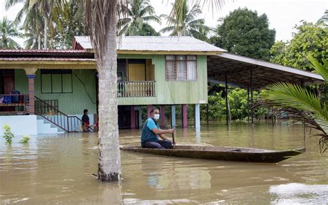 Banjir di kelantan adalah paling serius antara negaranegara lain. Semakin ramai penduduk dipindah kerana banjir di ...