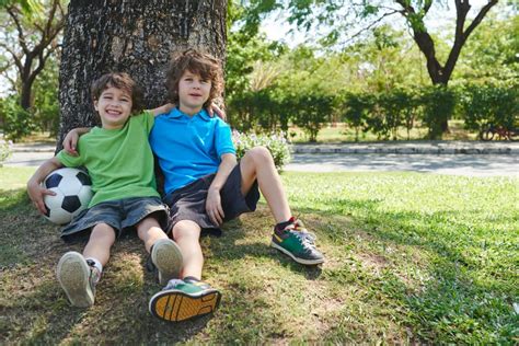 Childhood Friends May Protect Your Adult Health