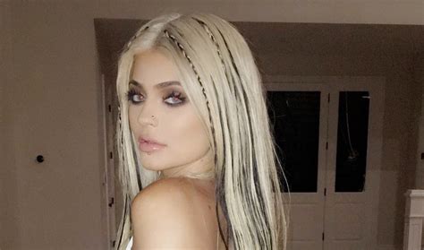 Kylie Jenners Christina Aguilera Costume Proves That Shes Not Afraid