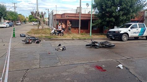 Chocaron Dos Motos Y Tres Personas Fueron Trasladadas Al Hospital La