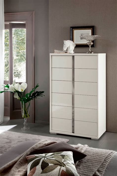 This elegant high gloss fronted bedroom chest is fully assembled. White High Gloss bedroom | White high gloss | Bedroom ...