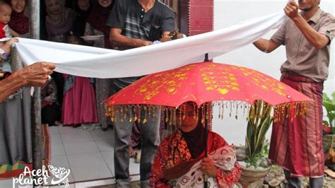 Tradisi Adat Dan Kebiasaan Masyarakat Aceh Yang Religius