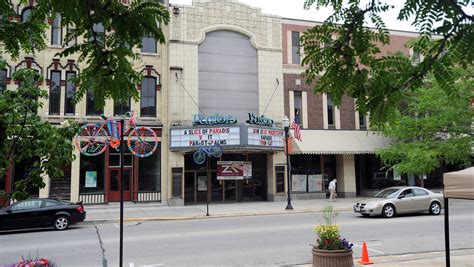 Group hopes to stop demolition of Fond du Lac theater